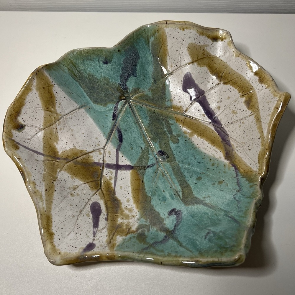 Handmade‎ Studio Pottery Leaf-Shaped Trinket Dish Or Tray